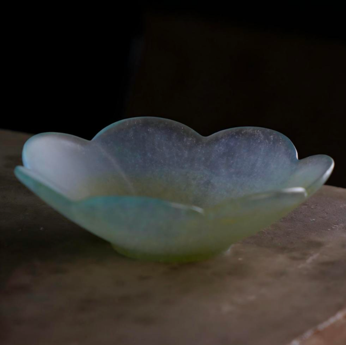 Liuli Seven-Petal Flower Tray by Wang Quan – Contemporary Glass Art | EmberArte