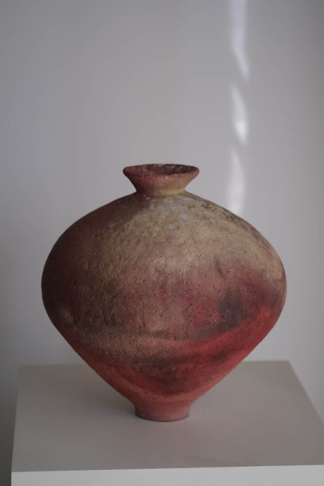 Pit-Fired Ceramic Globular Vase by Chen Long – Contemporary Ceramic Art | EmberArte
