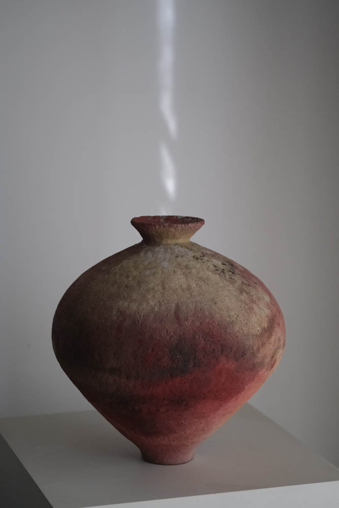 Pit-Fired Ceramic Globular Vase by Chen Long – Contemporary Ceramic Art | EmberArte