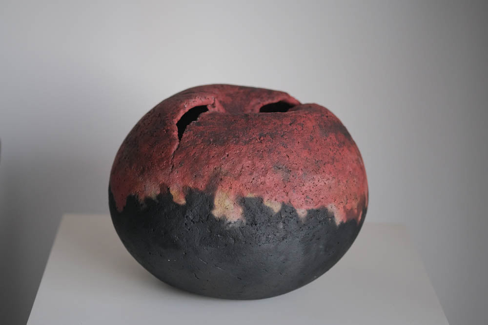 Pit-Fired Ceramic Red and Charcoal Ruptured Globular Vase by Chen Long – Contemporary Ceramic Art | EmberArte