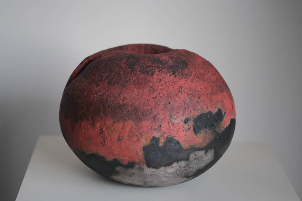 Pit-Fired Ceramic Red and Charcoal Ruptured Globular Vase by Chen Long – Contemporary Ceramic Art | EmberArte