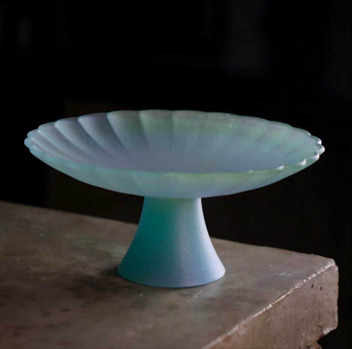 Liuli Floral-Rim High-Foot Serving Tray by Wang Quan – Contemporary Glass Art | EmberArte