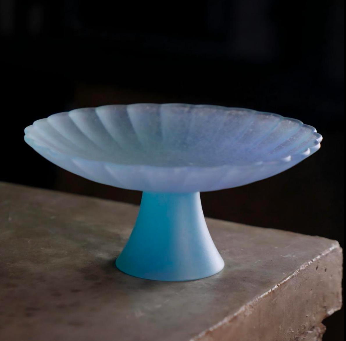 Liuli Floral-Rim High-Foot Serving Tray by Wang Quan – Contemporary Glass Art | EmberArte