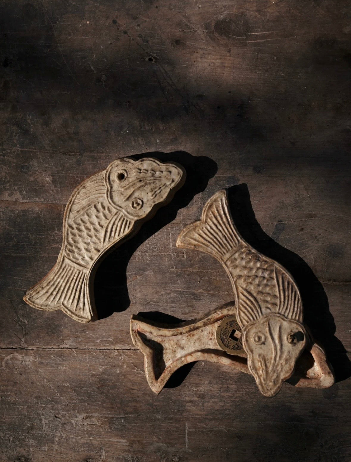 Handmade Wood-Fired Ceramic Fish-Shaped Incense Box by Jiang Ma Xiang – Contemporary Ceramic Art | EmberArte