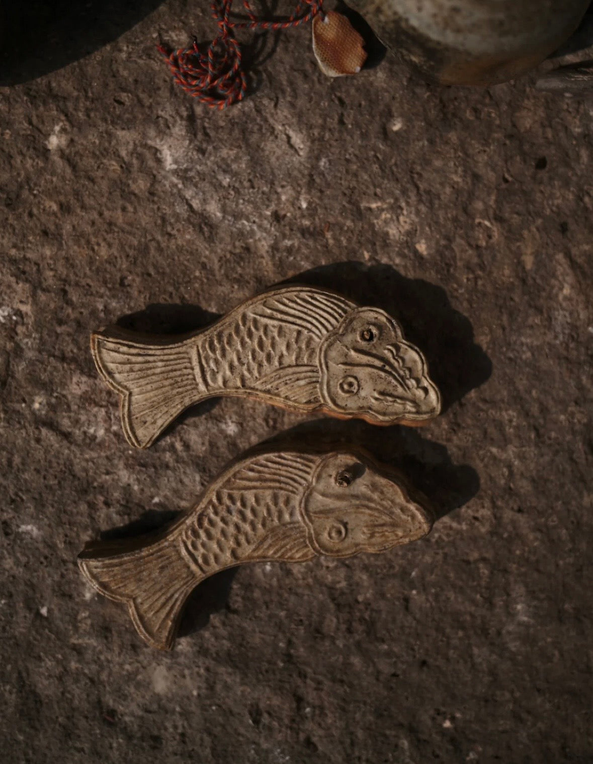 Handmade Wood-Fired Ceramic Fish-Shaped Incense Box by Jiang Ma Xiang – Contemporary Ceramic Art | EmberArte