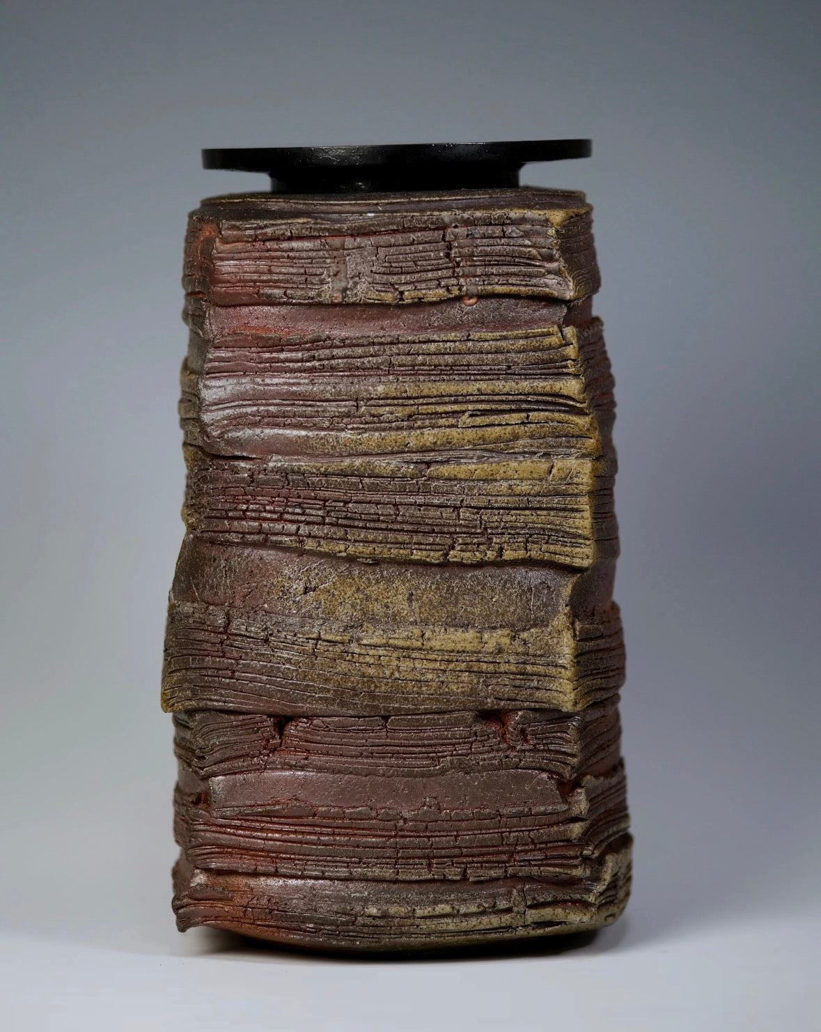 Guan Yan Series ·Large Jar with Lacquered Wooden Lid Wood-Fired Ceramic by Jiang Ma Xiang – Contemporary Ceramic Art | EmberArte