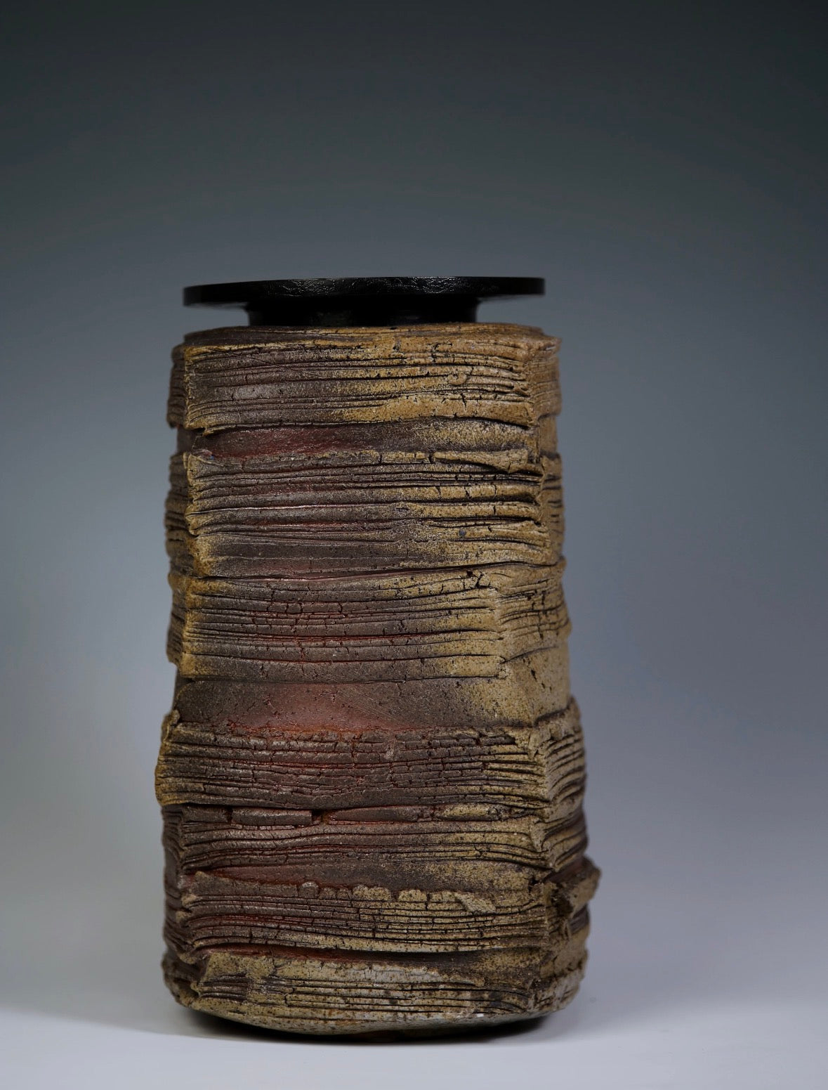 Guan Yan Series ·Large Jar with Lacquered Wooden Lid Wood-Fired Ceramic by Jiang Ma Xiang – Contemporary Ceramic Art | EmberArte