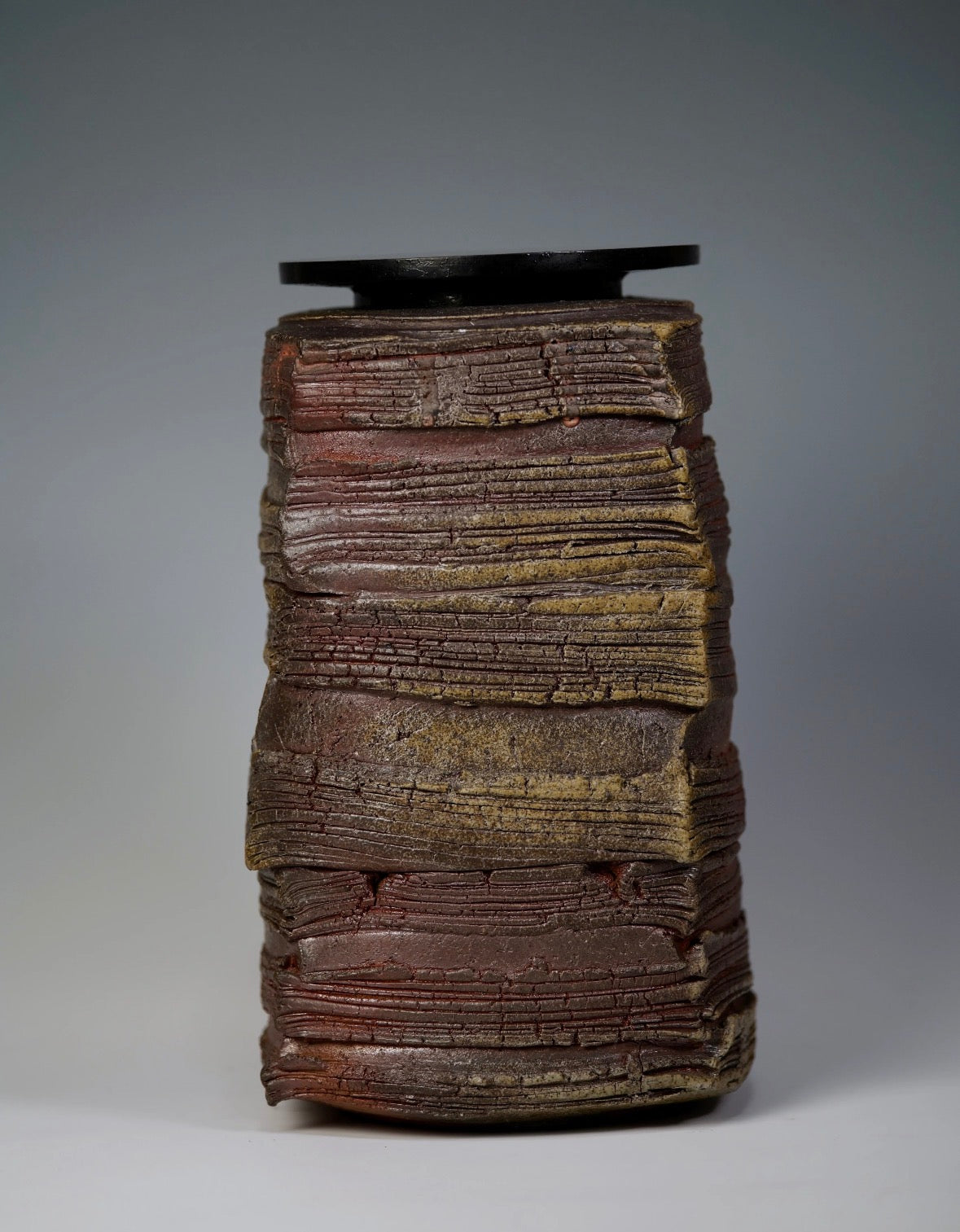 Guan Yan Series ·Large Jar with Lacquered Wooden Lid Wood-Fired Ceramic by Jiang Ma Xiang – Contemporary Ceramic Art | EmberArte