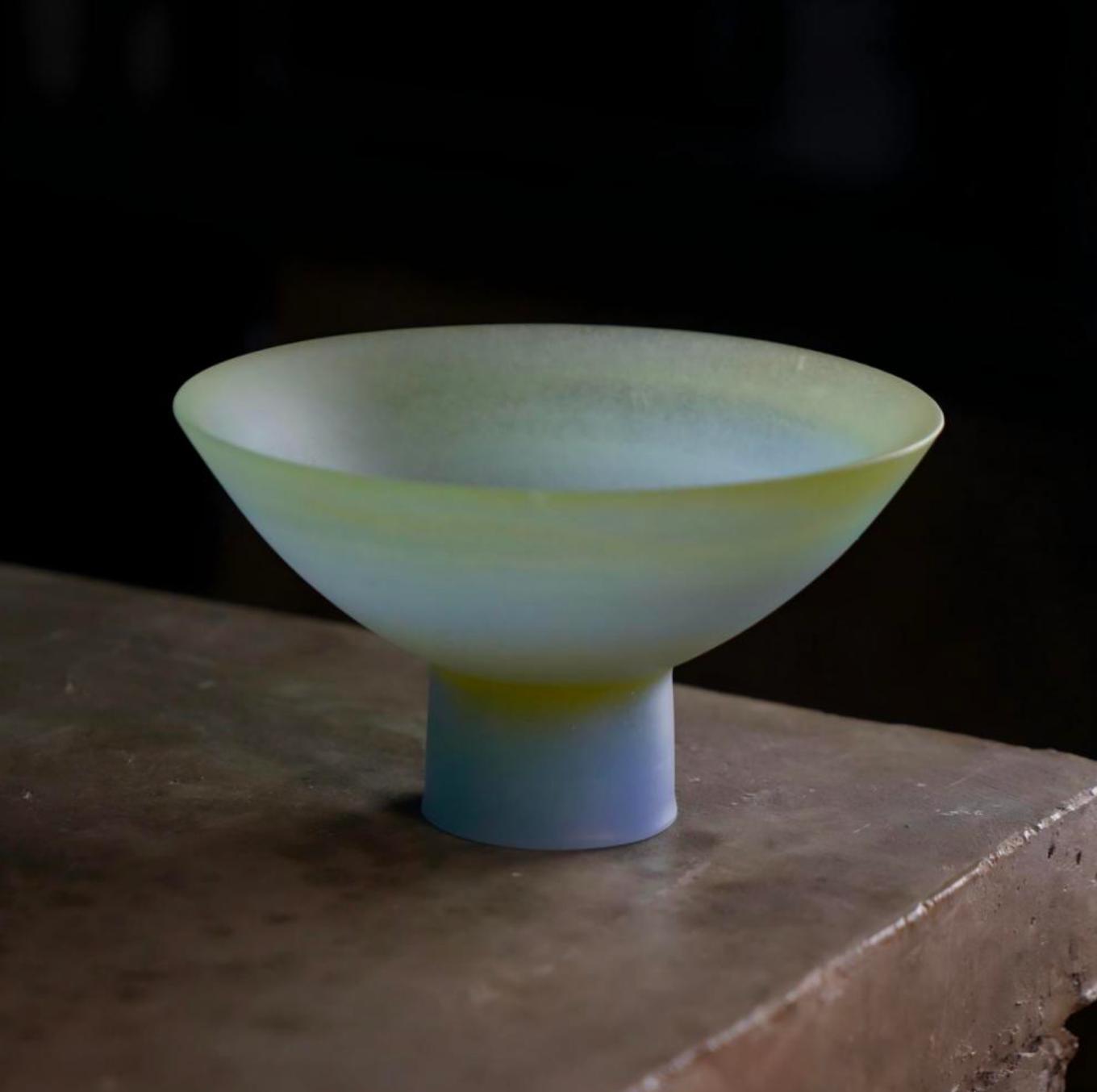 Liuli Round-Rim High-Foot Dish by Wang Quan – Contemporary Glass Art | EmberArte