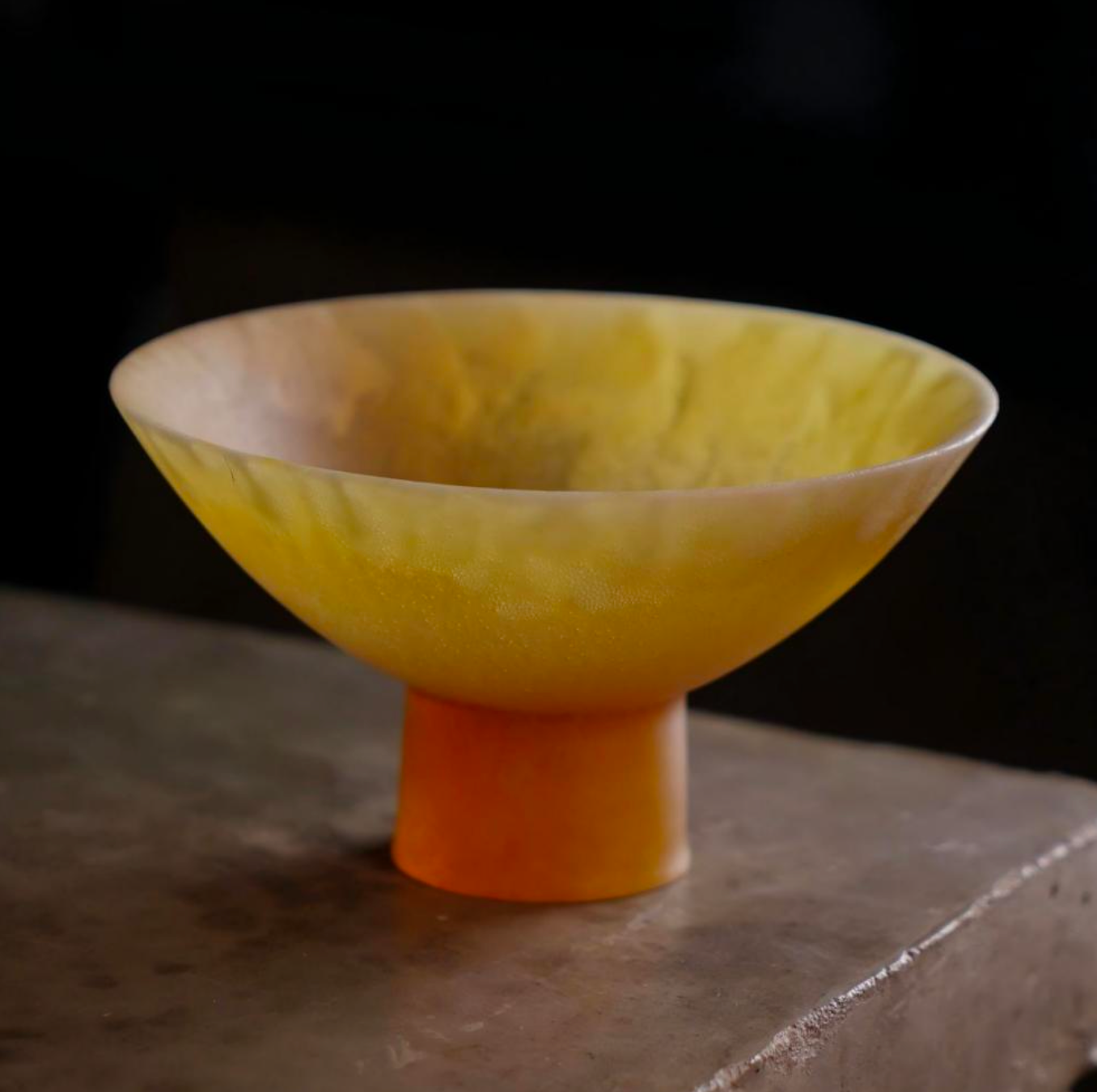 Liuli Round-Rim High-Foot Dish by Wang Quan – Contemporary Glass Art | EmberArte