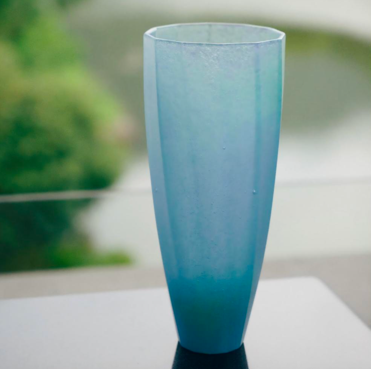 Liuli Faceted Vase by Wang Quan – Contemporary Glass Art | EmberArte