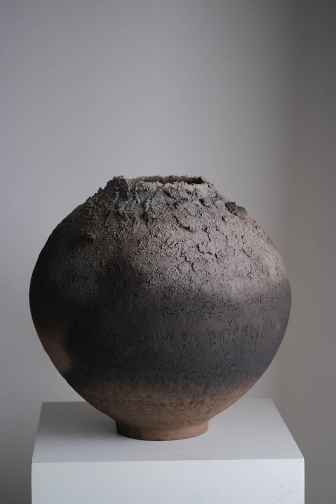 Pit-Fired Mottled Ceramic Sculpture Vessel by Chen Long – Contemporary Ceramic Art | EmberArte