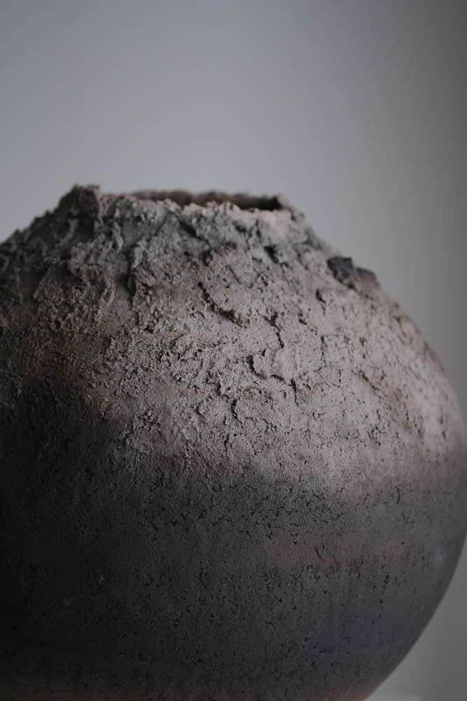 Pit-Fired Mottled Ceramic Sculpture Vessel by Chen Long – Contemporary Ceramic Art | EmberArte
