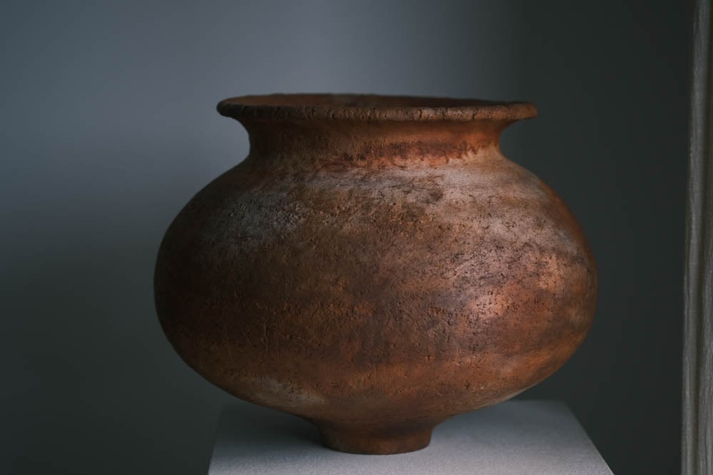 Pit-Fired Ceramic Warm Ochre Globular Vase by Chen Long – Contemporary Ceramic Art | EmberArte
